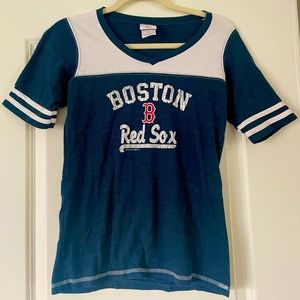 Boston Red Sox ladies tshirt. Navy Size Medium